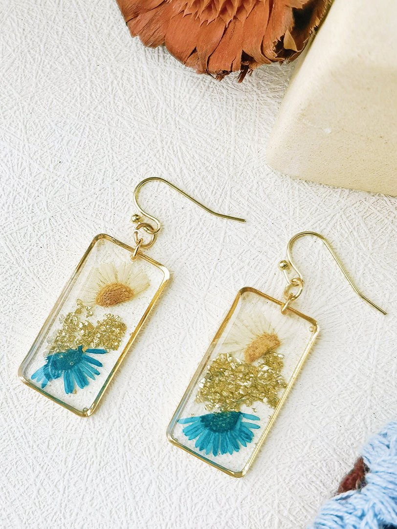 Daisy Gold Leaf Dried Flower Earrings