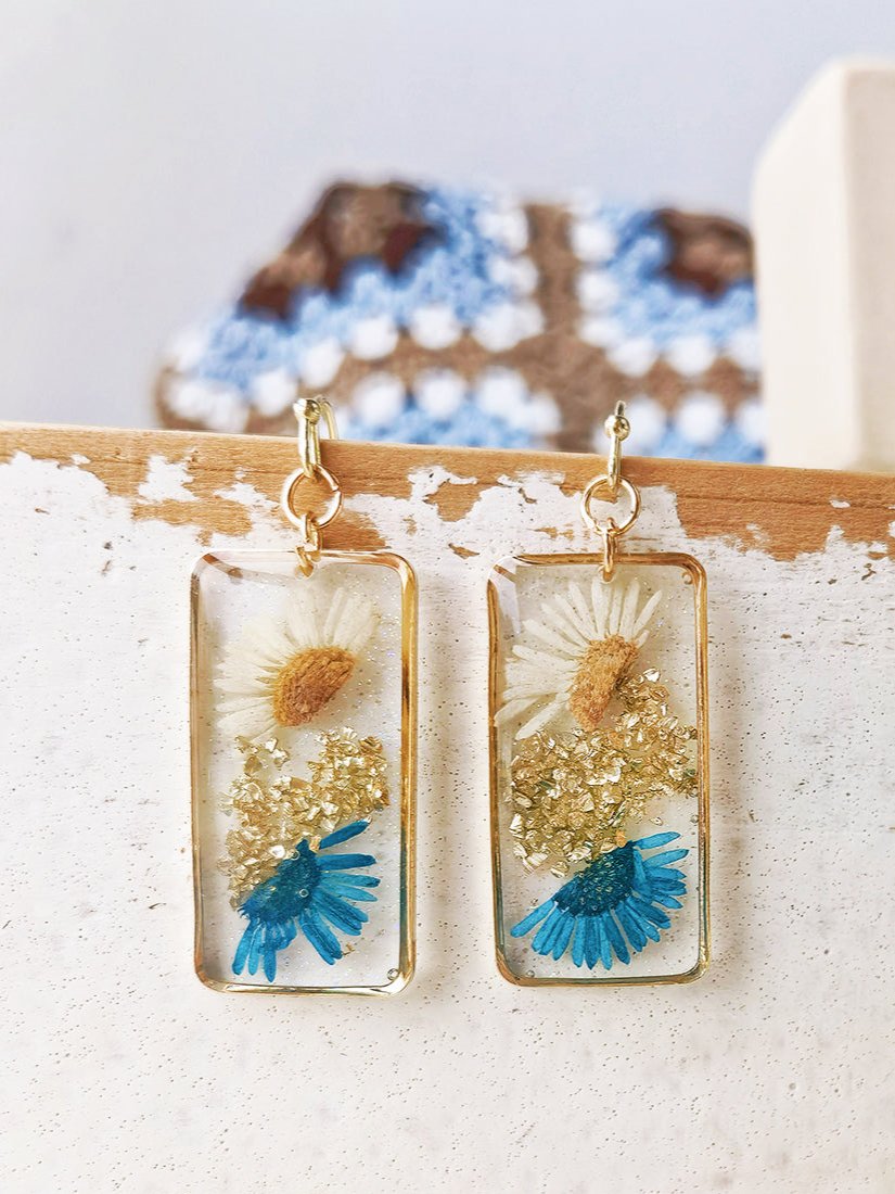 Daisy Gold Leaf Dried Flower Earrings