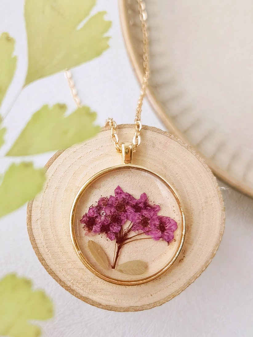 Natural Gypsophila Flower Resin Pressed Flower Botanical Pendant Round Necklace