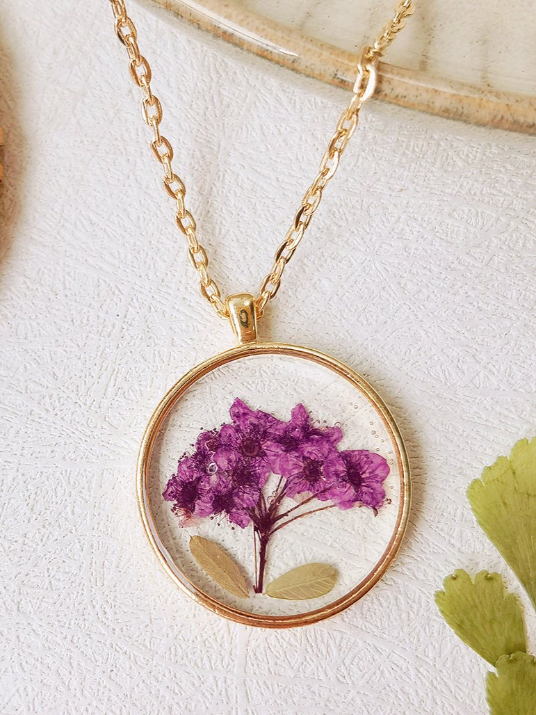 Natural Gypsophila Flower Resin Pressed Flower Botanical Pendant Round Necklace