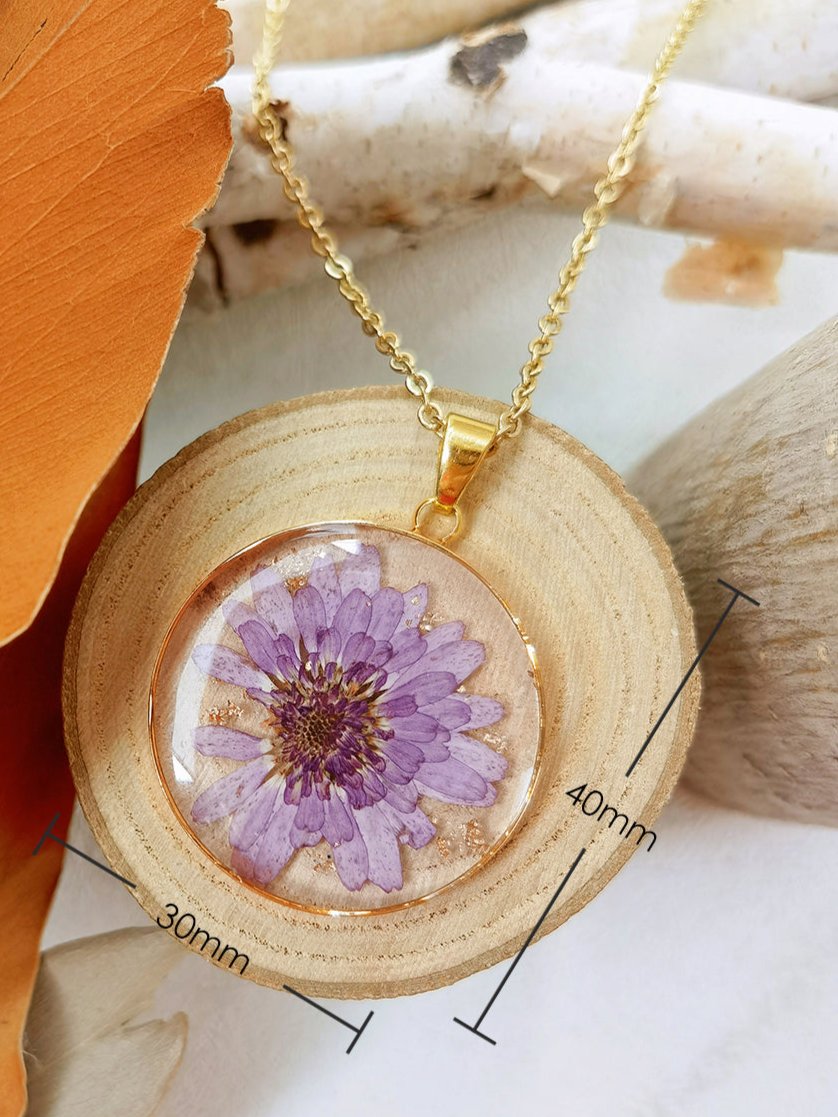 Resin Dried Flower Necklace for Nature Lovers