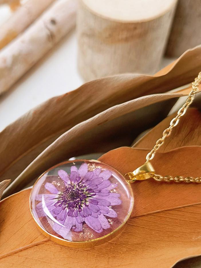 Resin Dried Flower Necklace for Nature Lovers