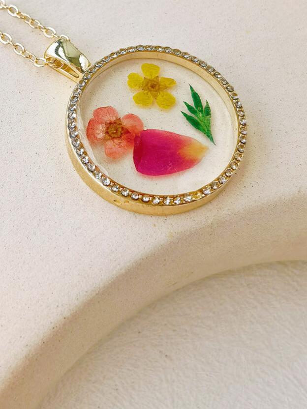 Gemini Forget Me Not Flower Resin Round Crystal Pendant Necklace